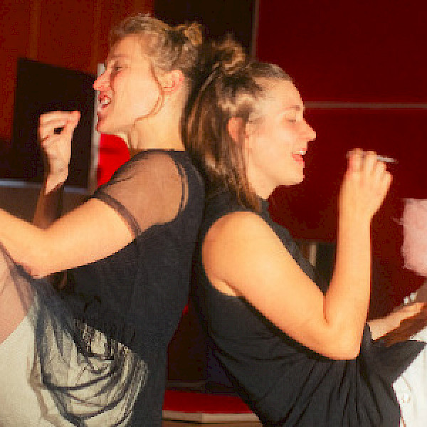 TÜLVA- Liebe und Sex in queeren Zeiten