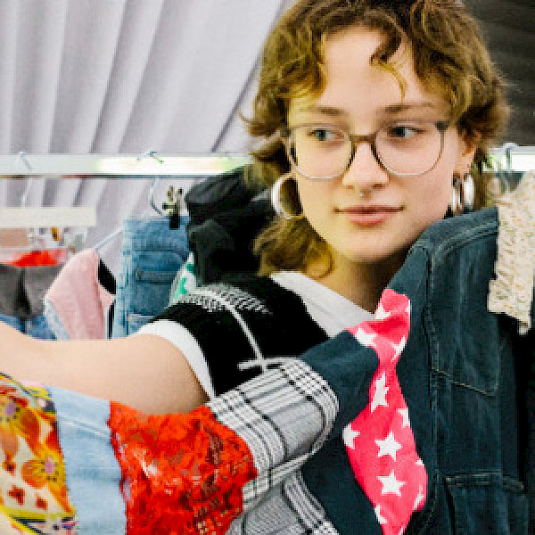 (Non-)Binary Fashion Studio zur Ausstellung CINDY SHERMAN – ANTI-FASHION