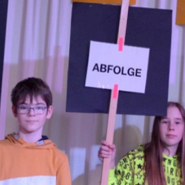 »Step by Step« Lecture Performance